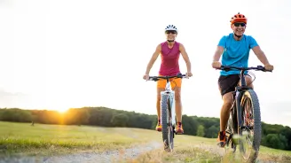 couple-riding-bikes