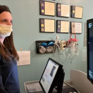 AdventHealth Radiologist analyzes a patient’s imagery and compares it to the AI software’s scorecard assessment. 