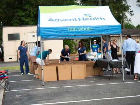 Teams gather to distribute food to cancer patients.