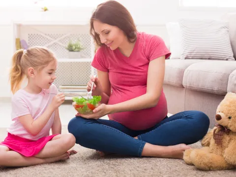 A mom to be eating healthy.