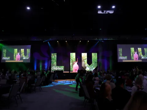 Eboni Fondren singing on the LIV stage
