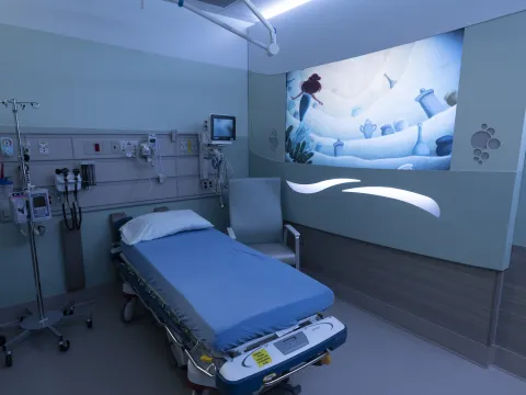 A patient room at AdventHealth ER at FLAMINGO CROSSINGS Town Center