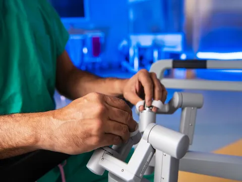 bariatric surgeon at work